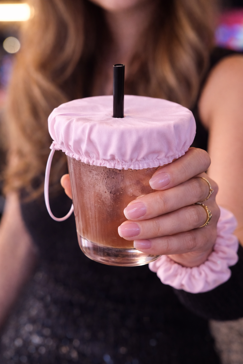 SipAngel - Scrunchie Armband mit integriertem Drink-Schutz